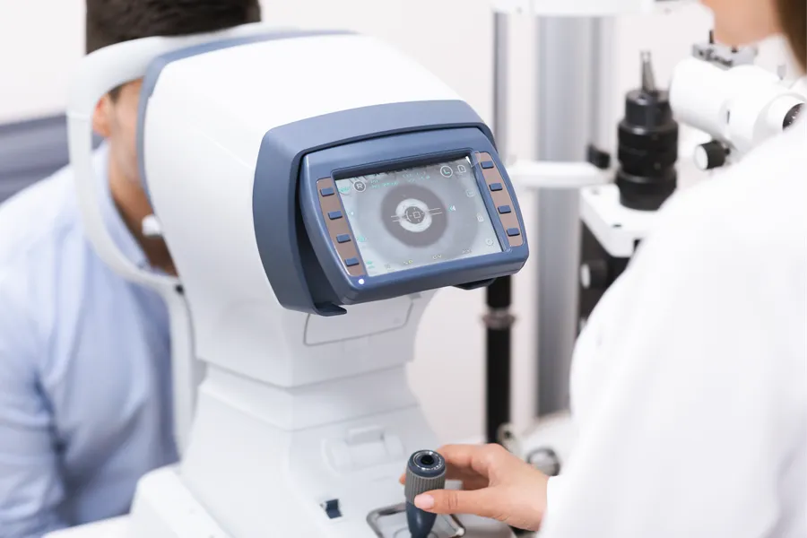 Eye examination device and patient